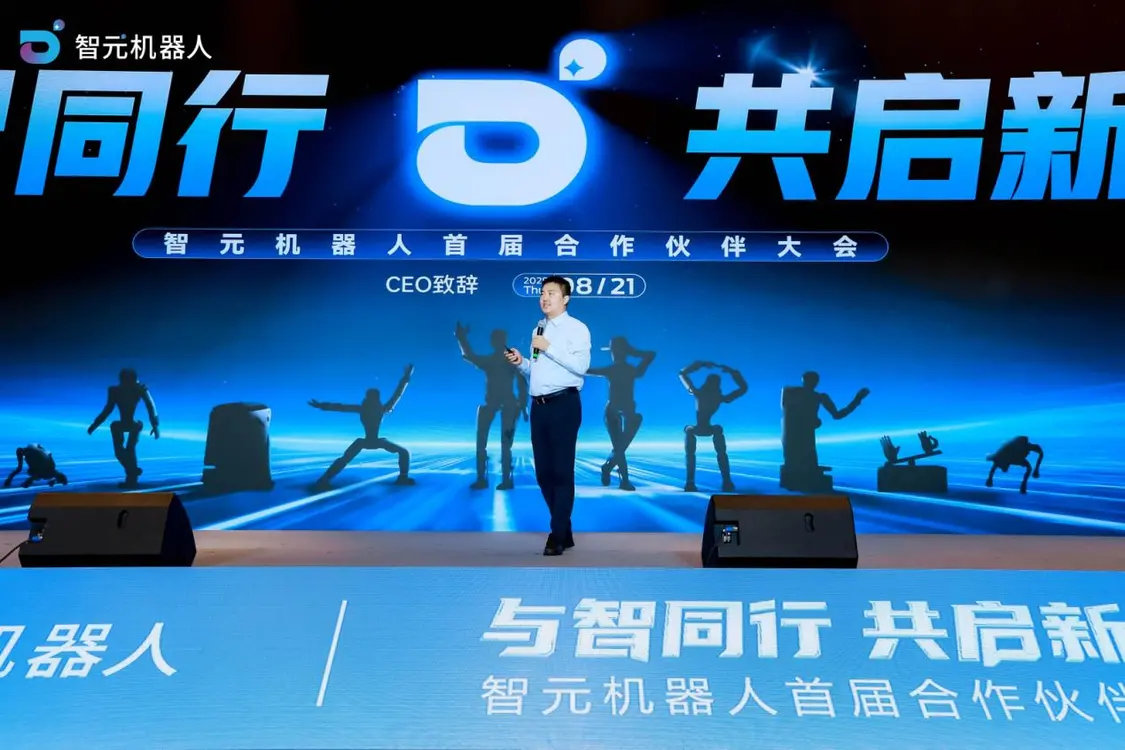 目標(biāo)十萬(wàn)臺(tái) 智元機(jī)器人公布三年商用路線圖