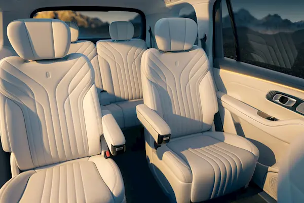 5米2全尺寸SUV殺入20萬內！吉利銀河M9預售：19.38萬元起