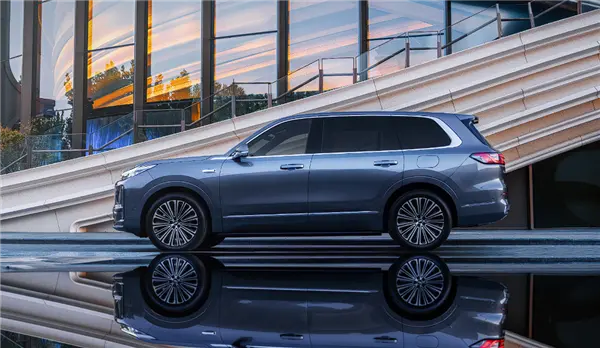 5米2全尺寸SUV殺入20萬內！吉利銀河M9預售：19.38萬元起